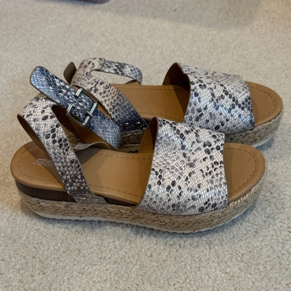 Snake skin shoes size 8